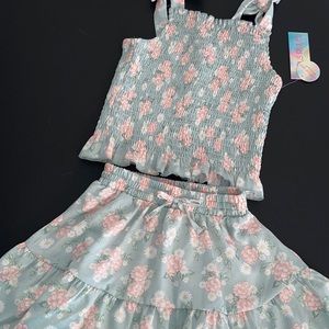 Girls size 6 top /skirt